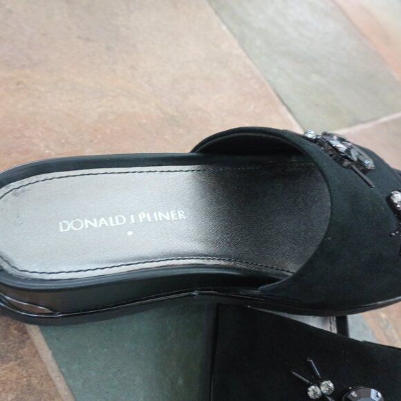 Donald J. Pliner Flats Sandals - Picture 5 of 7